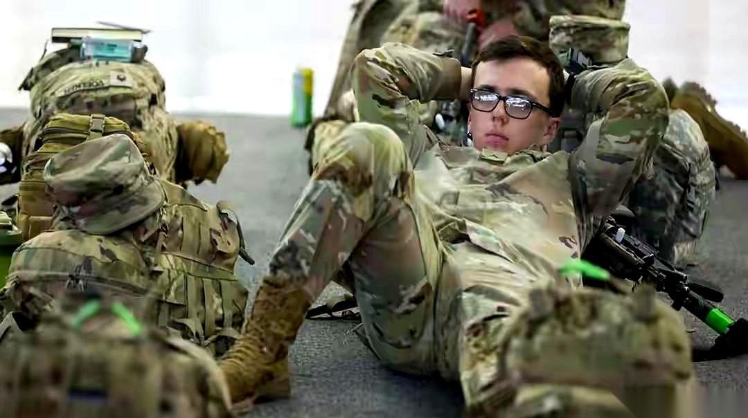 驻德国的美军，被官方手把手教怎么去领救济粮了。真的，官网发的“紧急求生指南”，