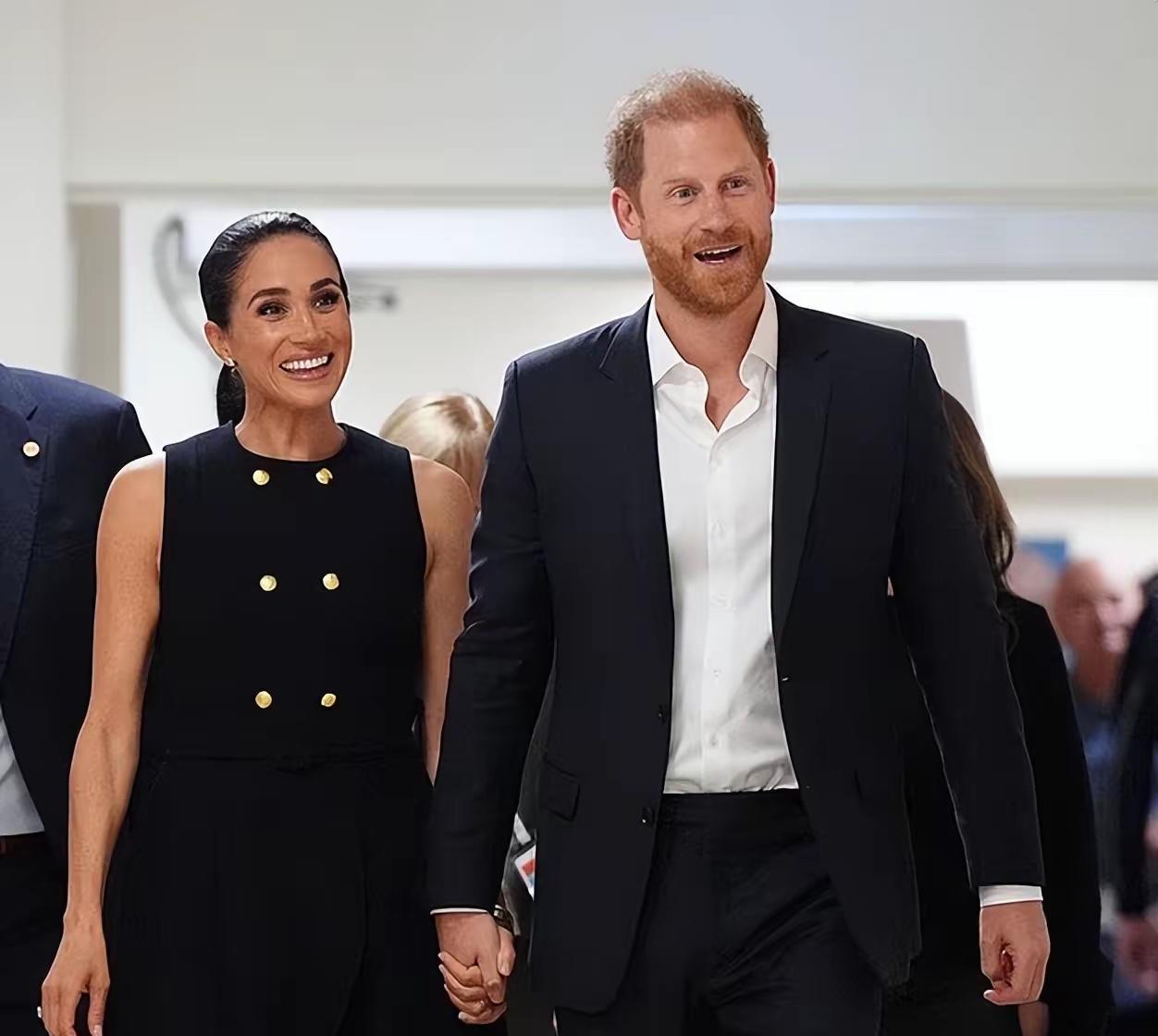 戏精夫妇@澳大利亚Day1不多说了，直接看图，坍台坍到家了，就是两猴子在戏台