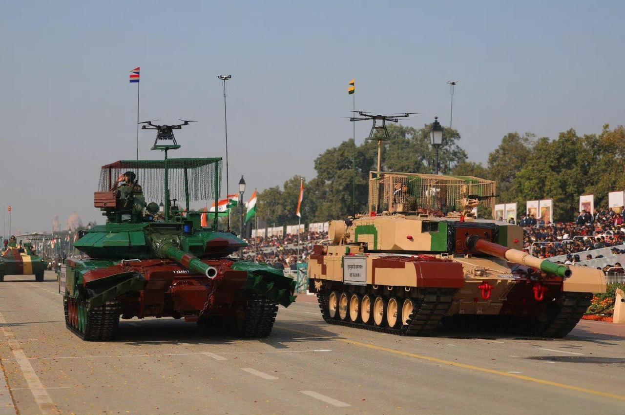 印度共和国日阅兵简单粗暴展示无人机与反无人机手段，无人机直接焊在坦克反无人机顶棚
