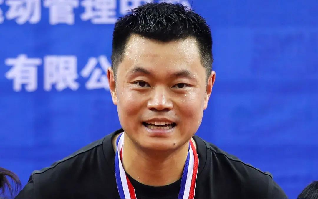 小勒布伦不认命，逆转梁靖崑，打脸总是有理的侯英超中国与法国的第三盘男单，梁靖