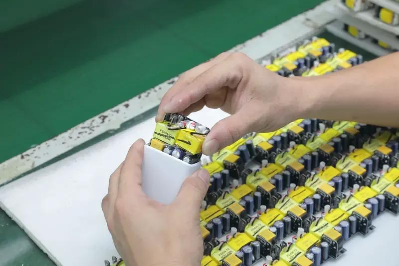 上海微电借壳上市的消息在网上越来越多了，从目前来看，传闻中的几只热门借壳股都涨得