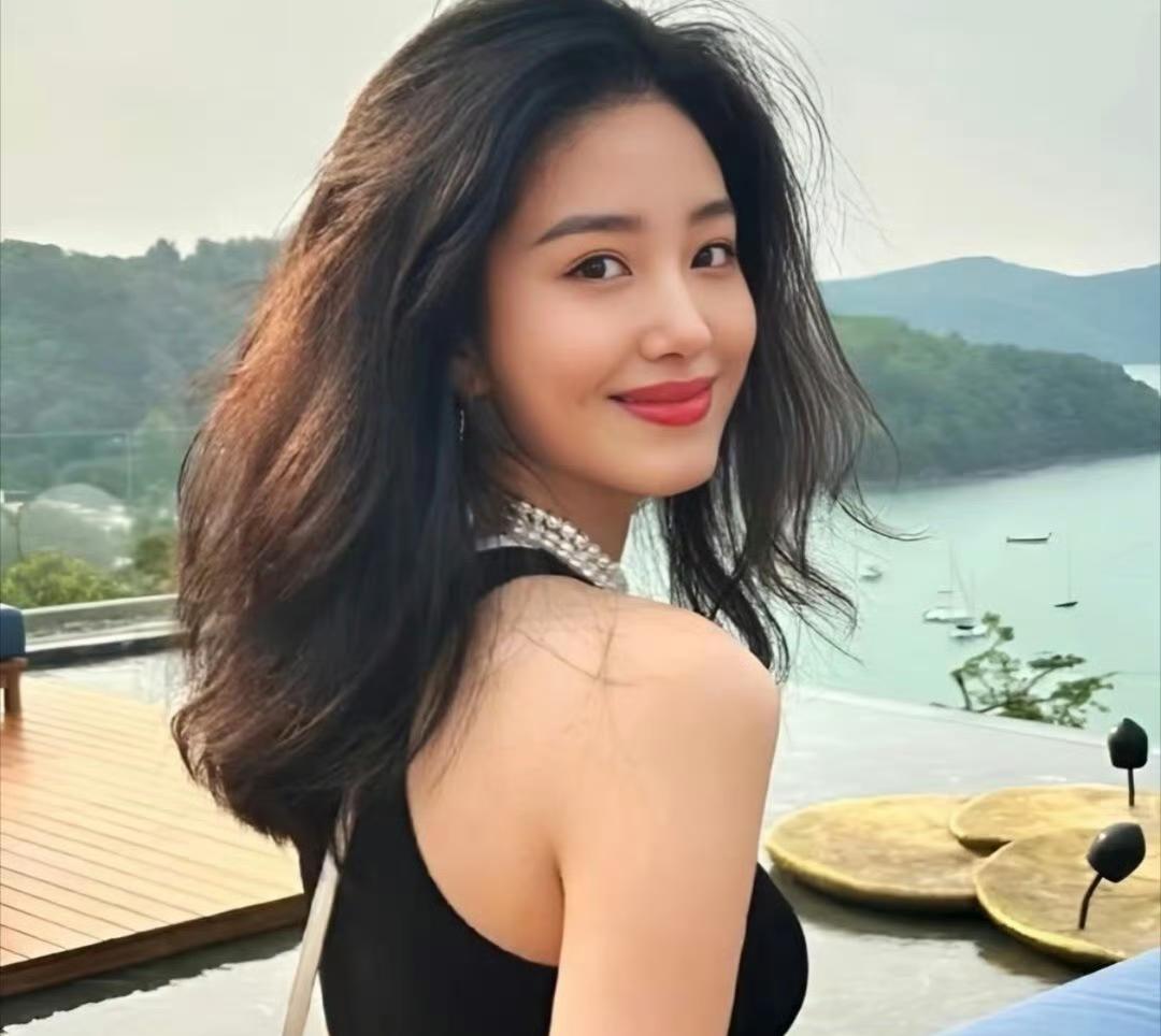 杨采钰首晒与老公合照，这波甜度我先嗑了！刷到杨采钰晒的合照时，我还反复确认了好几