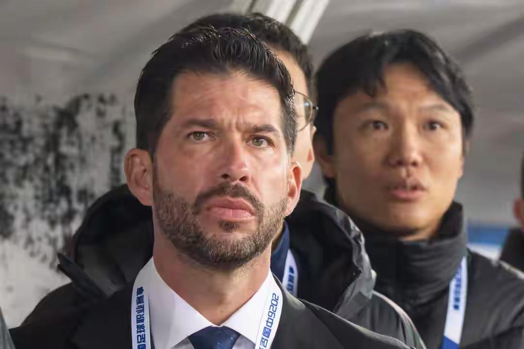 足球报谈武汉三镇：门将失误频发、防线状态低迷，连续诡异失球！中超联赛第五轮，昔