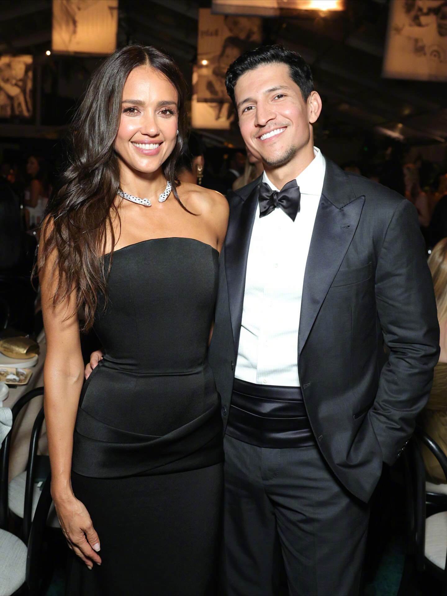 杰西卡·阿尔芭与男友丹尼·拉米雷斯一起出席2025Baby2Baby慈善晚会