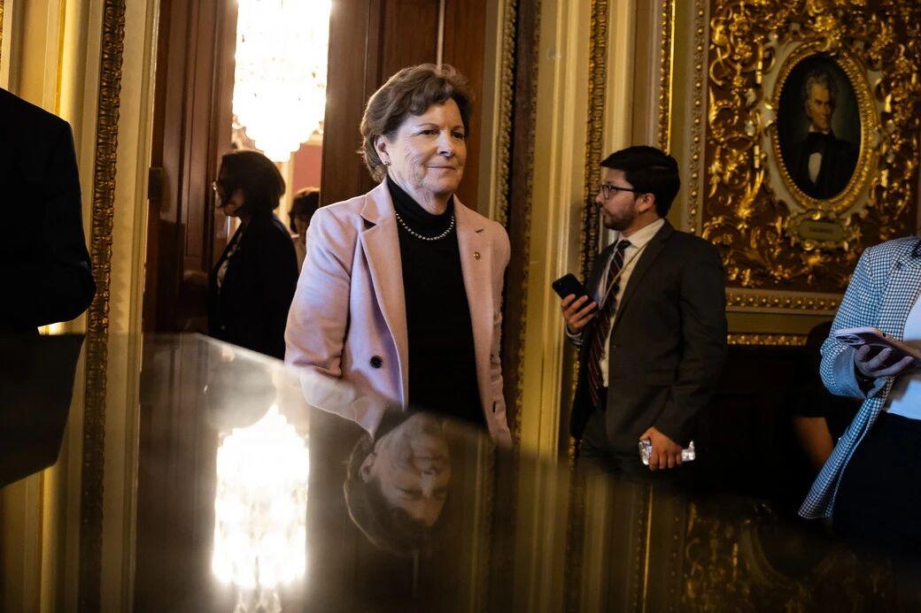 共和党周四向参议院民主党提出一项新的拨款方案，试图打破持续37天的政府停摆僵局，