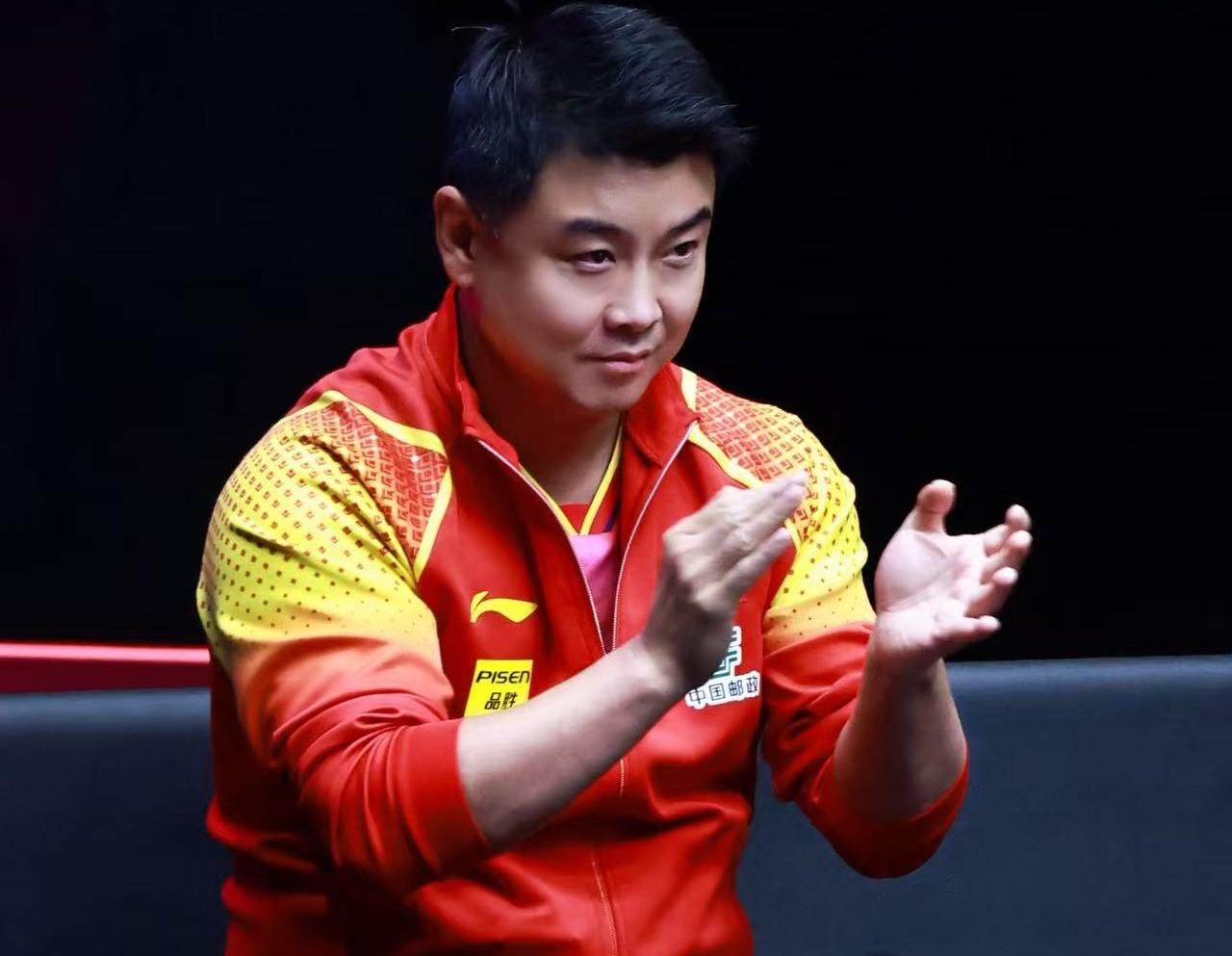 这下好了王皓悬着的心放下来了球迷也放心了，估计连王楚钦也很欣慰了，这次球