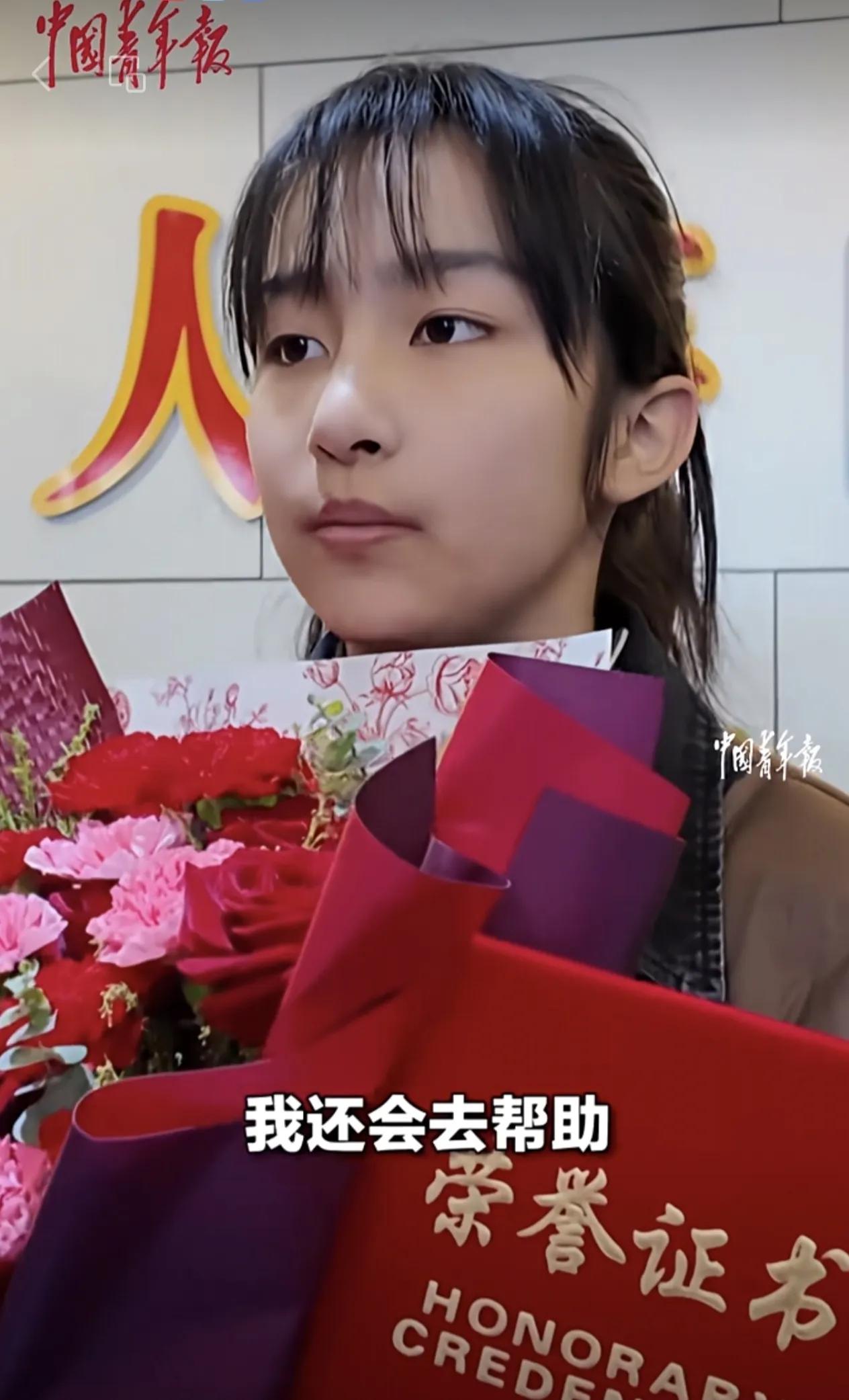 李佳婷救人壮举中，还有5个人让人热泪盈眶！救人之前，一位叔叔找来一根绳子，绑在