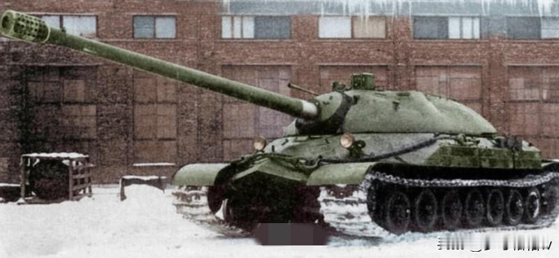 斯大林-7坦克在设计的时候曾经考虑使用1200马力发动机，但不巧的是，当时苏联的
