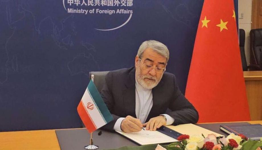犹豫了半个月，伊朗还是决定加入这个由中国倡议建立的组织。7月31日，伊朗驻