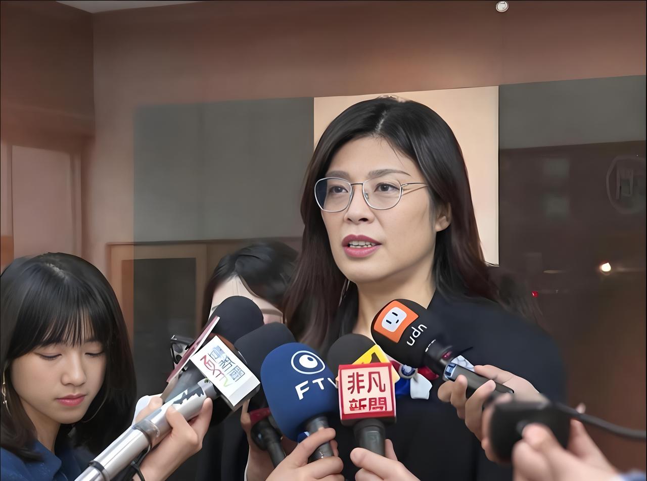 以斗争求团结，郑丽文破局国民党内斗的必由之路随着马英九夫人与大姐罕见联合发声