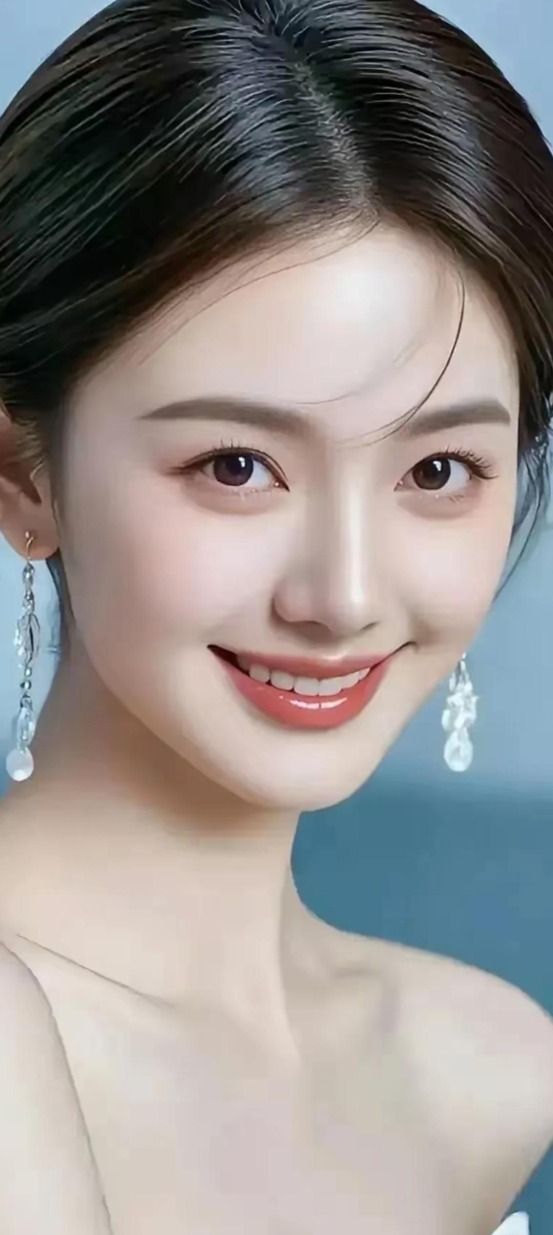 温柔甜美的笑容，优雅的长发，闪闪发光的耳环，宛如仙女下凡。