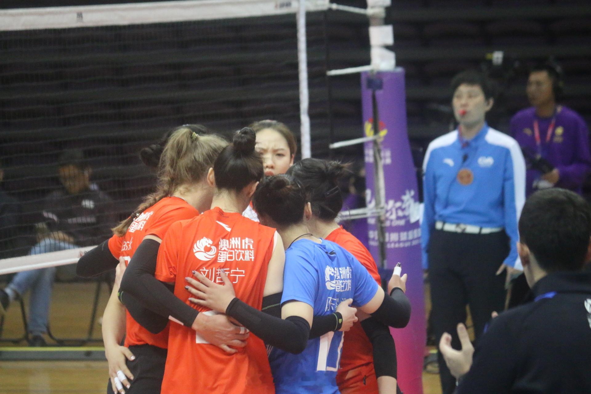 今天女排联赛升降赛第一场，两场时间错开，下午15:30辽宁女排vs浙江女排，晚上