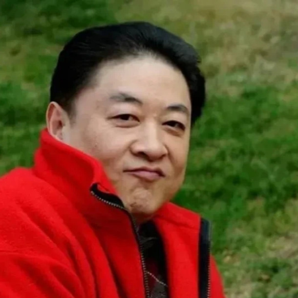2010年，50岁的刘斌不顾众人反对，娶了小30岁的大学生王丽君，开始了他的第三