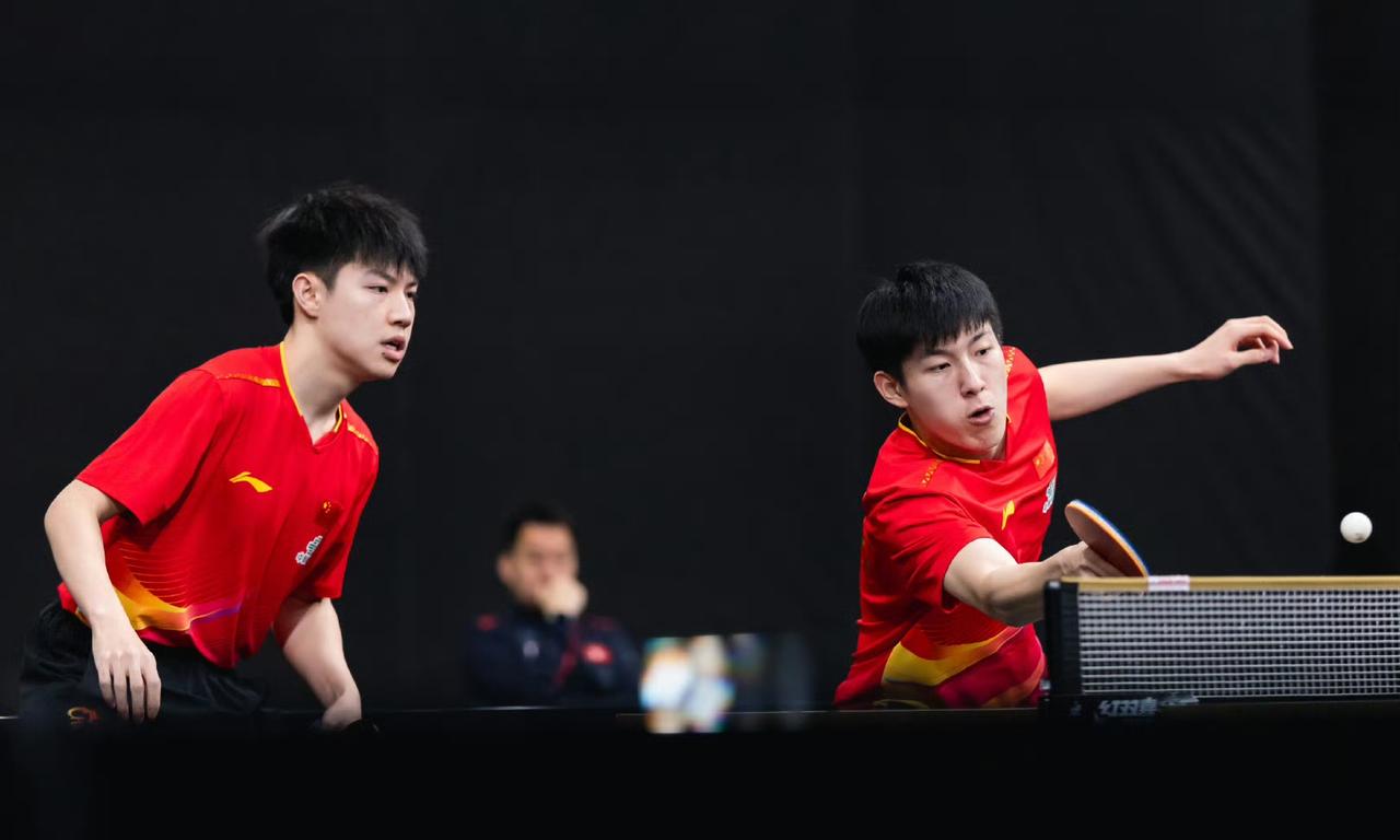 不足14分钟，轻轻松松完胜！黄友政/温瑞博🇨🇳横扫对手晋级男双八强！刚刚