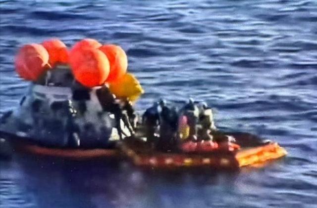 刚刚看到美国阿尔忒弥斯2号猎户座飞船返回舱落地的消息，不得不说还是六十年代的美国