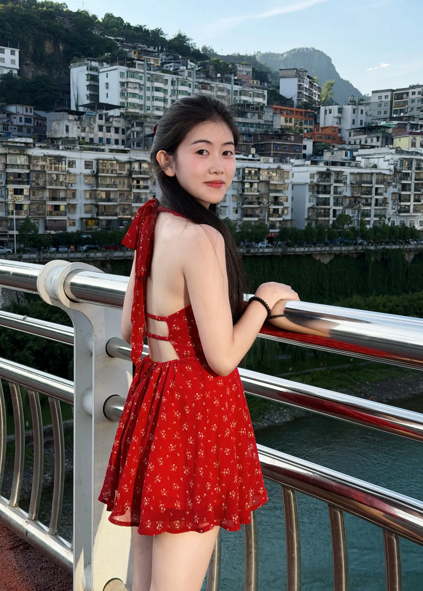 如果某天真遇上某个人 令我感到与他同生活胜过独活 那我便与他结婚 做他的妻子
