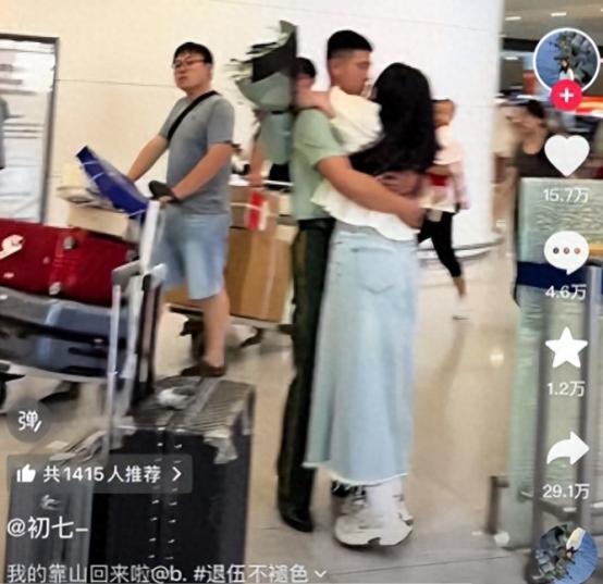 女孩接退伍男友遭审判、全网劝分！连发3个视频证明感情，遭受非议，越扒漏洞越多 