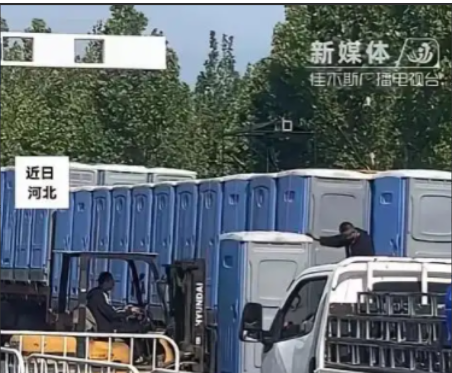 “太刺激了！”河北，女子去上厕所，万万没想到，她刚蹲下一会儿，就听到外面传来异响