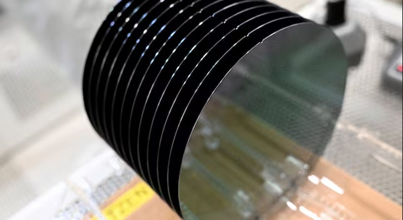 【#传安世已暂停向中国工厂供应晶圆#】据路透社10月31日报道，一份安世半导体致