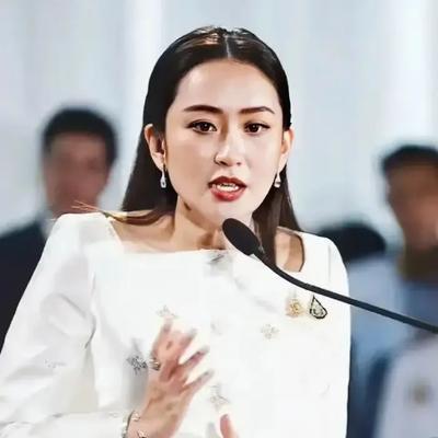 泰国很聪明，明显向东看了。熟悉泰国历史的人都知道，泰国人一直很聪明，数百年来，站