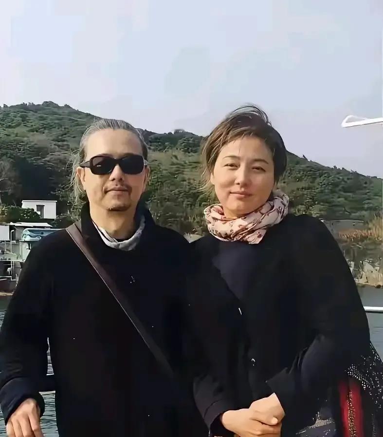 刷到张延的近照差点没认出来，当年那个短发工装的男人婆现在眼角全是笑纹。二十年前