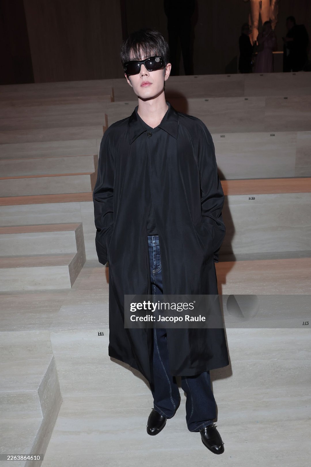 点评一下，这次的造型都挺失败的。头大、肩窄、脸长，暴露无遗。没有那个时尚范儿，以