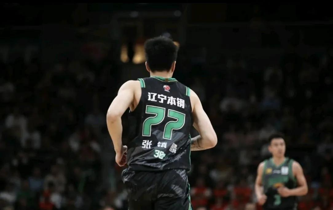 辽篮为什么不肯放走赵继伟？今年继伟合同到期，几大金主球队开价都不低，甚至出现了不