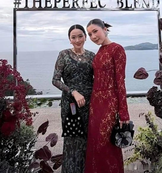 泰国前总理佩通坦携丈夫及一双儿女现身前总理赛塔女儿的婚礼，一家四口的出众颜值瞬间