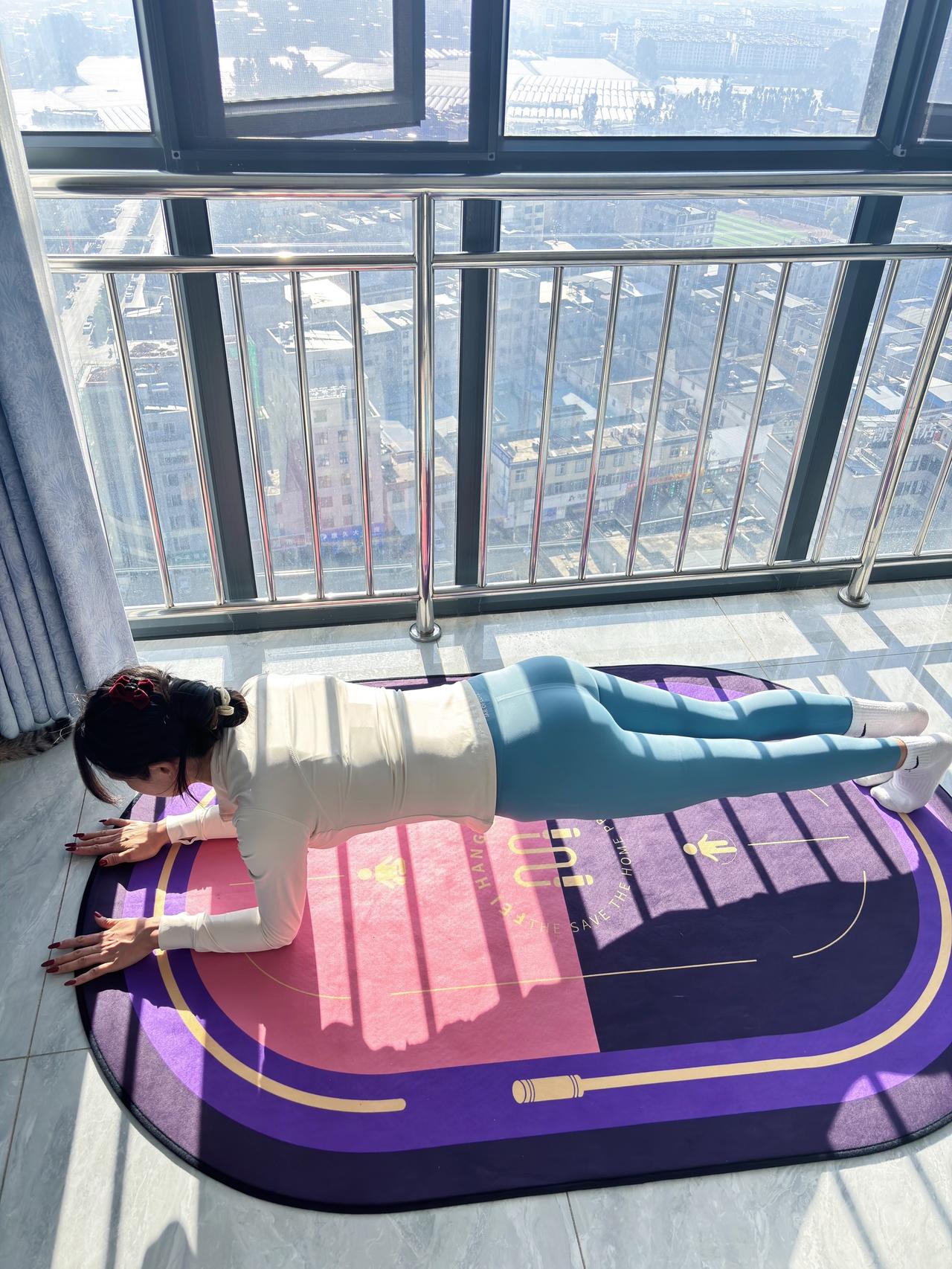 一张图证明你在健身别限流别限流别限流正常瑜伽动作无不良引导