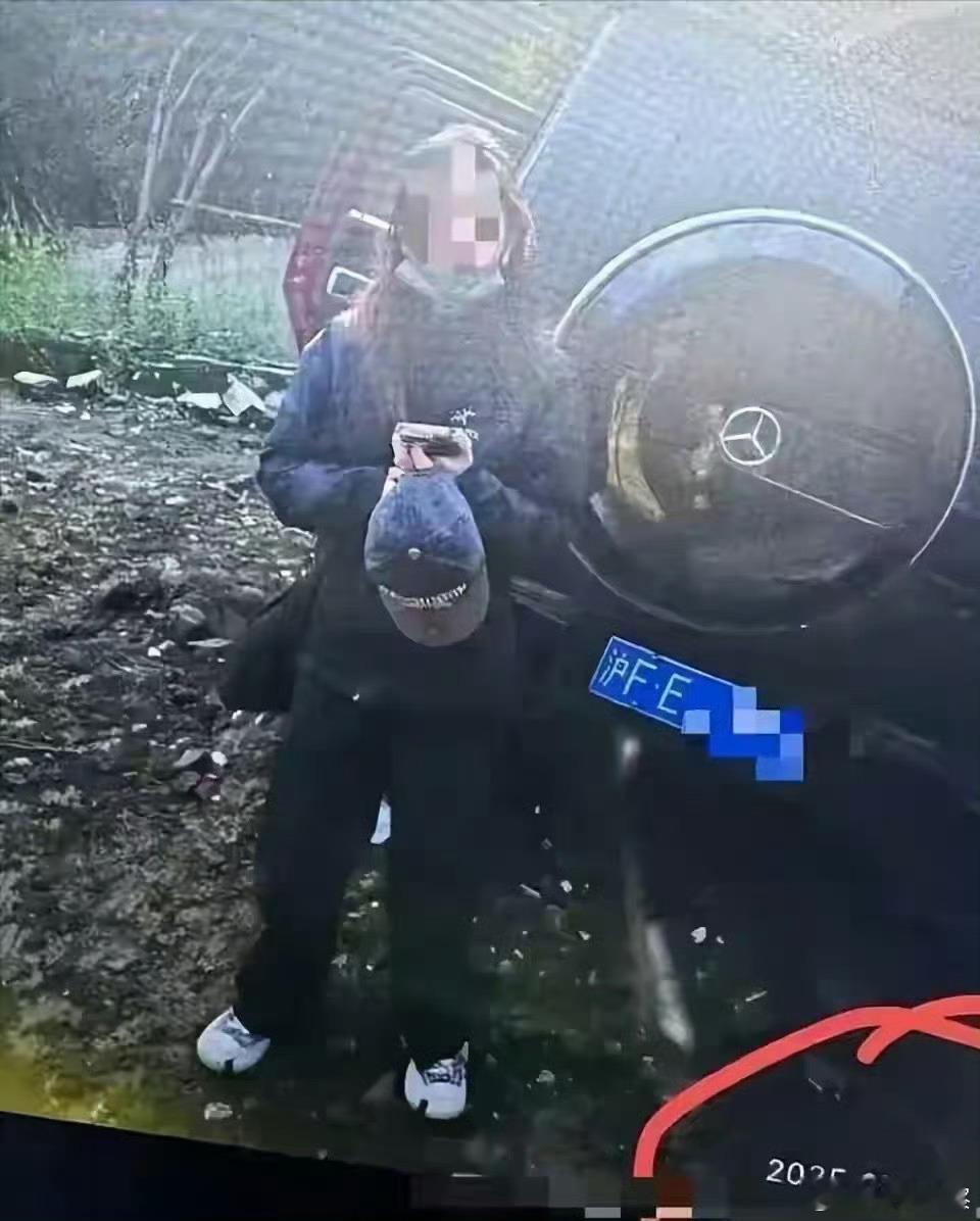 1.明星要立人设，所以哪怕是交通肇事也不想承认自己是肇事者；2.车辆是上过保