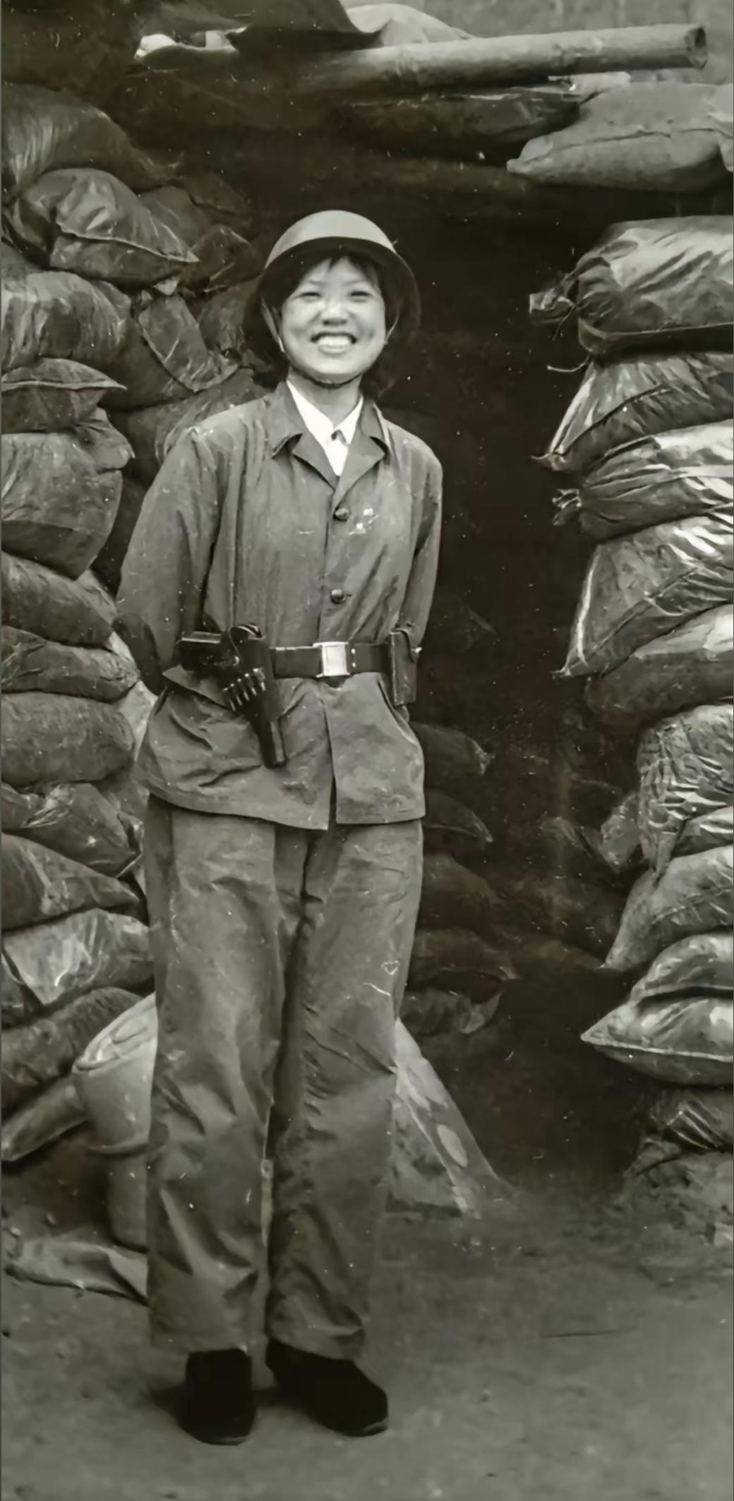 卫爱芳，1951年10月生于河南省洛阳市孟津区，1969年2月入伍，1984年作