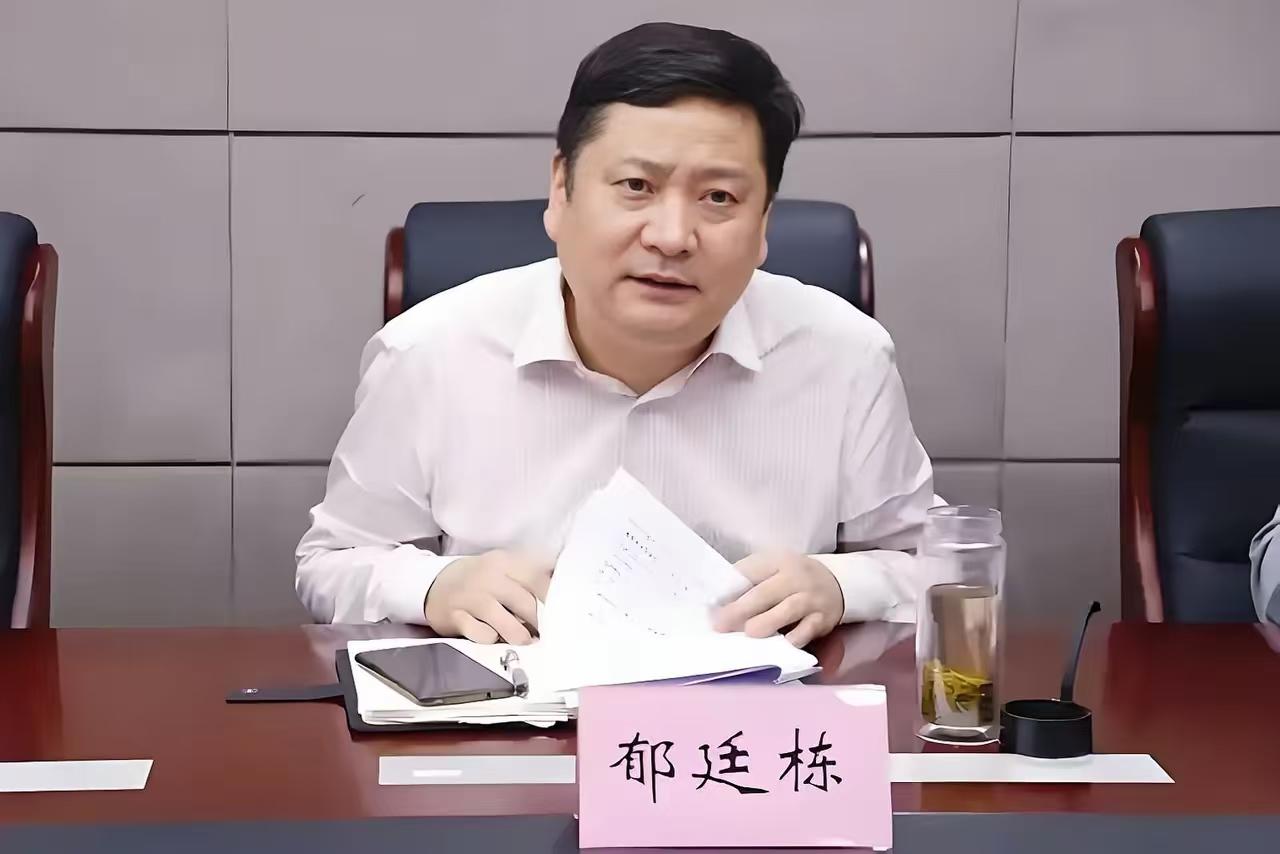 杭州酒局事件，女生只是撕开了这些有钱有权人的遮羞布。深层次的东西要是追究下去，会