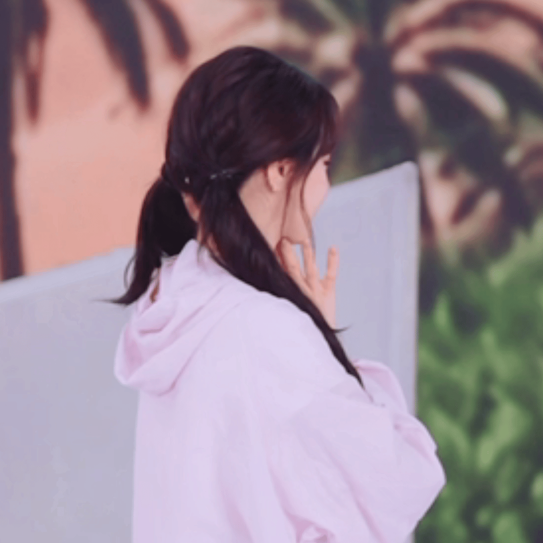 迪丽热巴直播热度好高啊，不仅人美，号召力更美。今晚品牌直播四个官方直播间同时播，