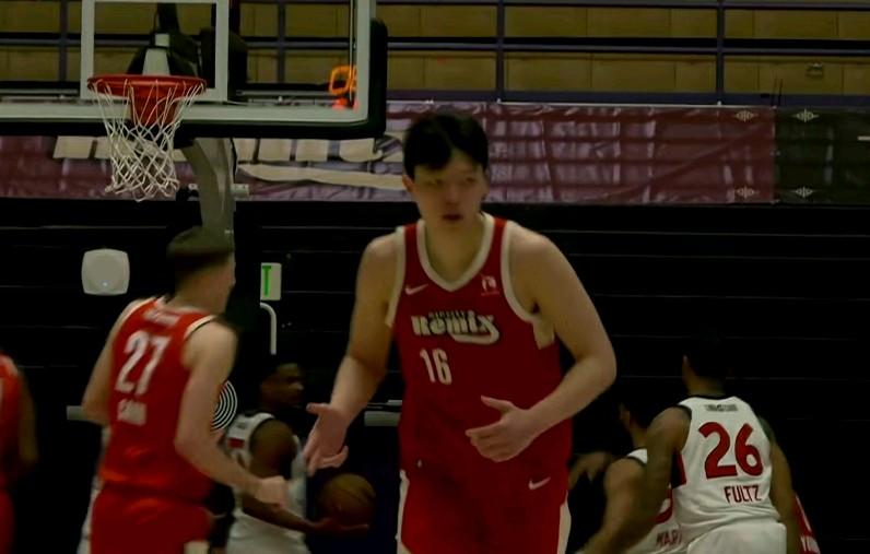 差点完成31分逆转！！！在撕裂之城混音117-126输给猛龙905的比赛中：杨瀚