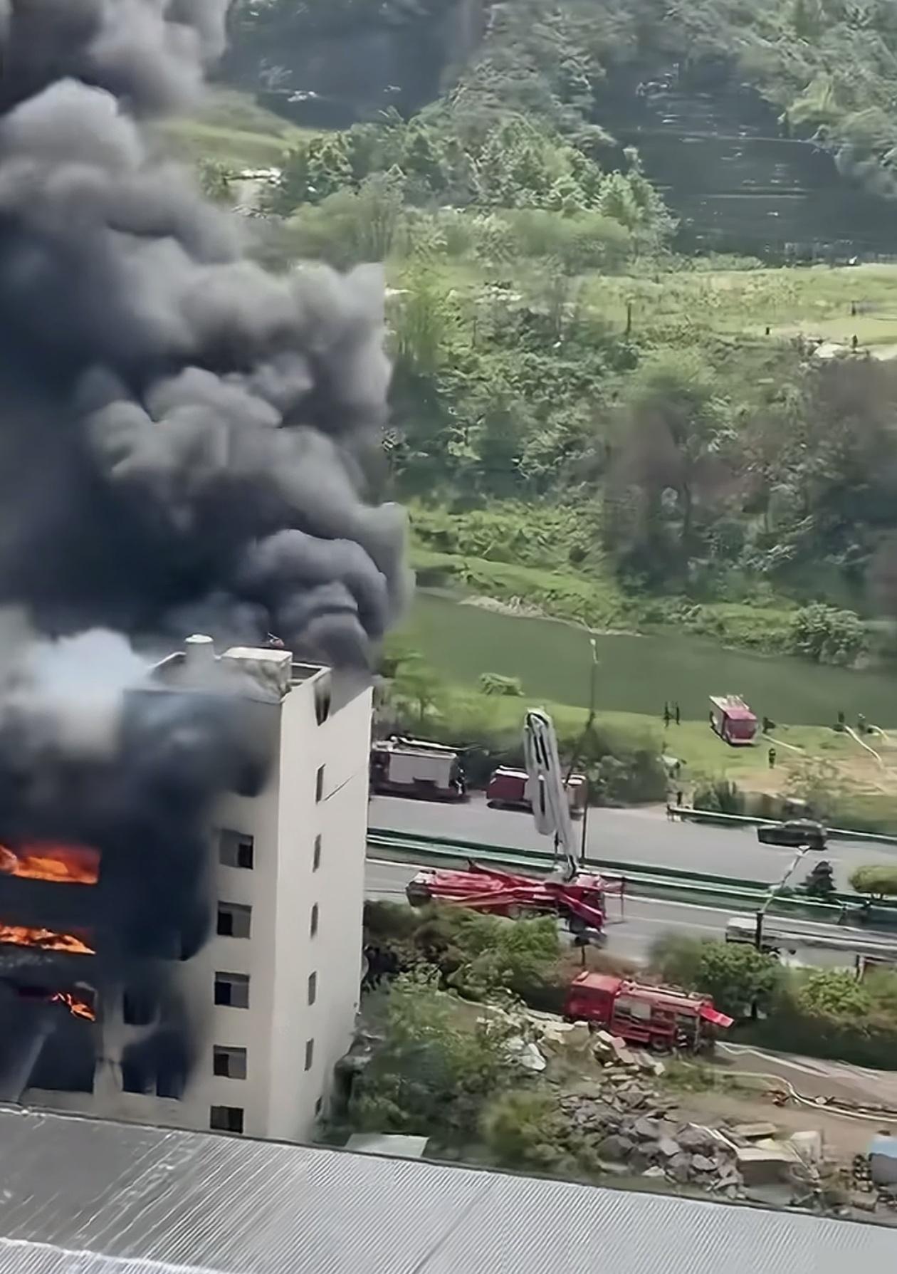 这个设想是否可行！全国事业编制总数超过3000万，精简掉10万个低效岗位，每年