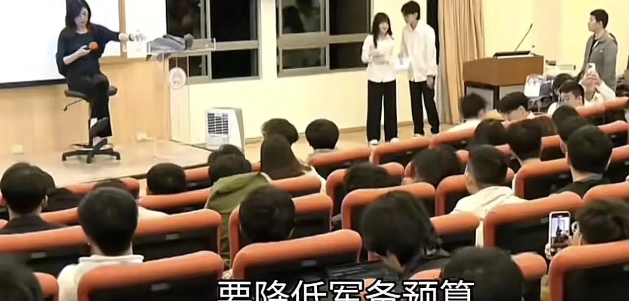 郑丽文遭台湾学生质问，吵起来了？这事儿可不是捕风捉影，就发生在东吴大学的校