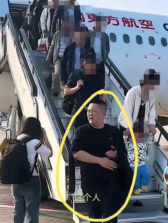 只能说相由心生是没错的！东航航班上逼空姐下跪的欧某某，终于被网友们扒出来了，不得