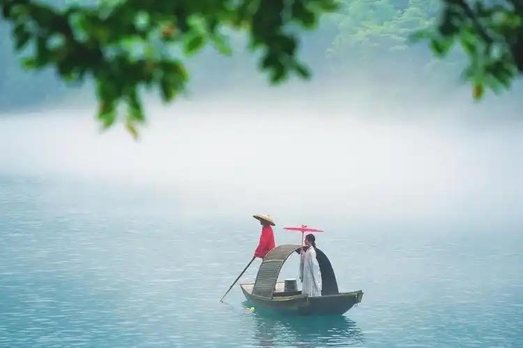 从前有个叫林遇春的人，他身材瘦小，又胆小怕事，因此常受人欺负。尤其是村里一个无赖