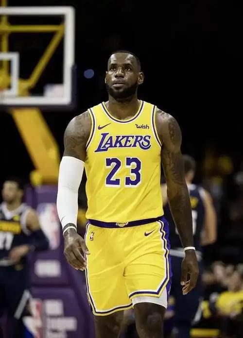 湖人为何要提高2026-27年票价的原因，篮球网红佩雷斯在推上发布了一篇帖子，说