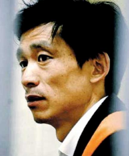 2002年，江苏常州，一个成立仅仅7年的名叫“铁本”的民营铸钢公司，打算投资10