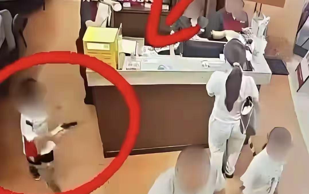 大瓜！长沙女子被4岁男孩摸臀，女子真容不仅被曝光，连过往更多炸裂的事情都被扒了出
