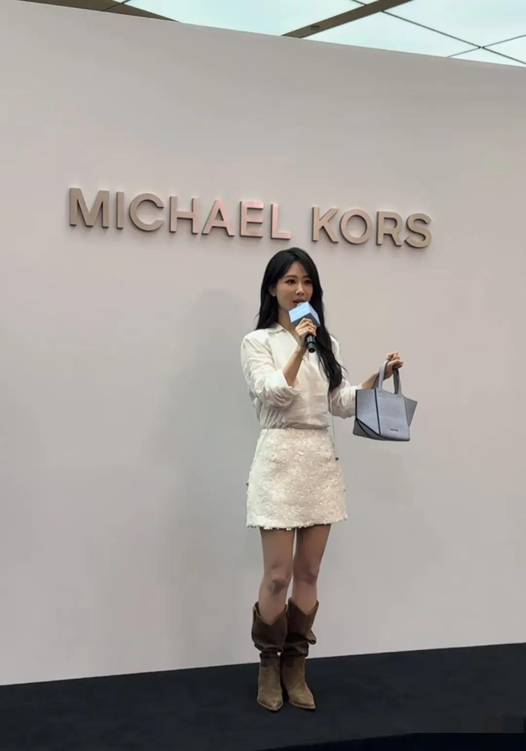 杨紫真的看着很普通，精修图和生图差别太大了