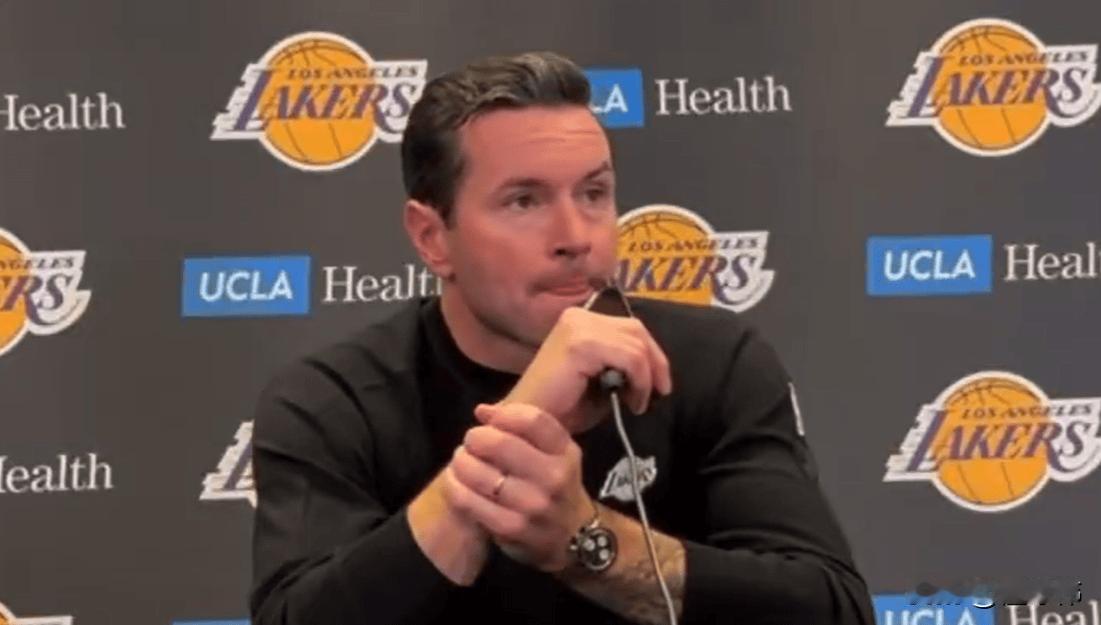 雷迪克谈最后没叫暂停：“责任在我。”“其实球过半场的时候。”“我想叫