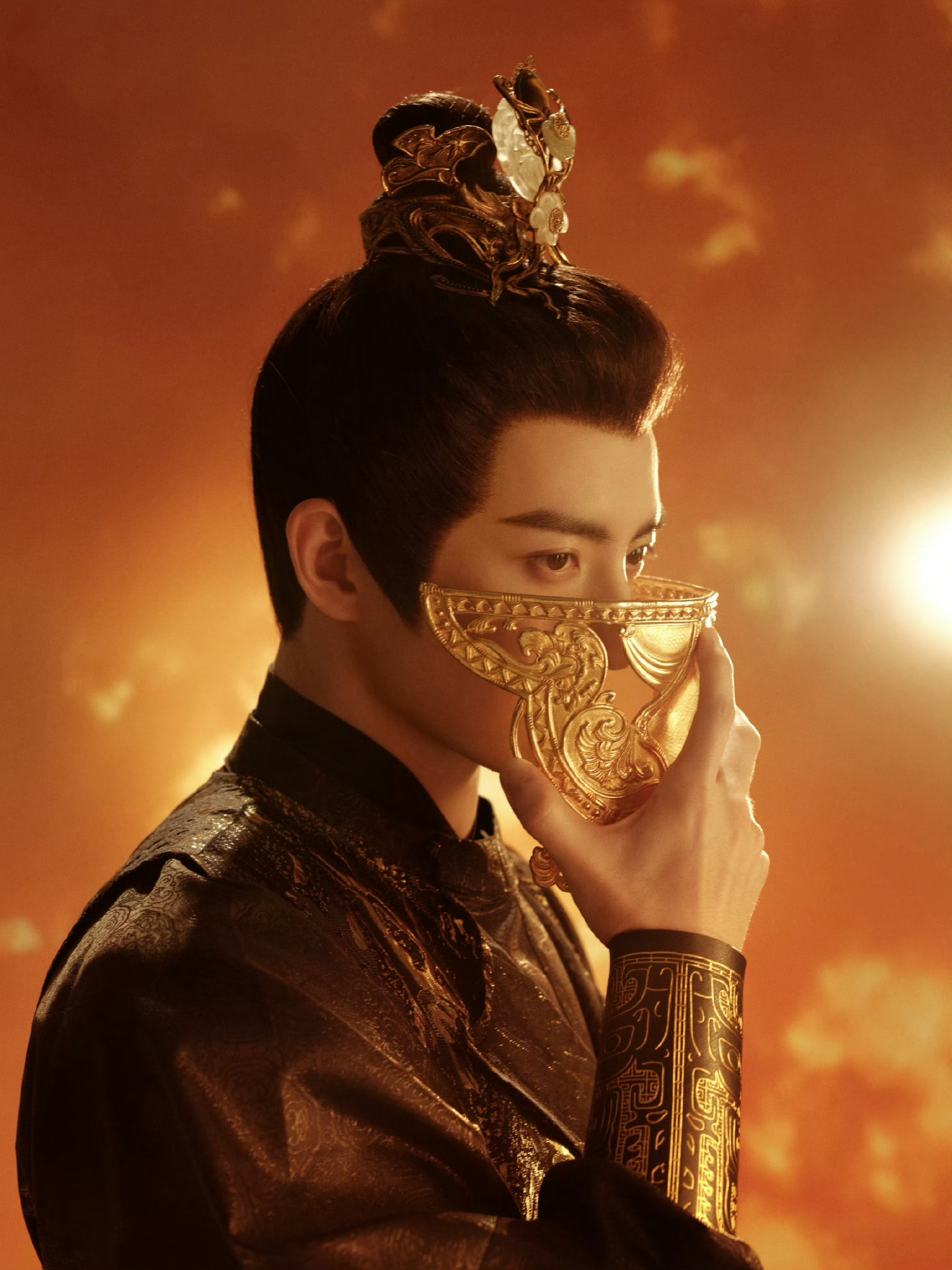 黑色果然显瘦，两张放一起，右边的杨仕泽跟个娃娃一样