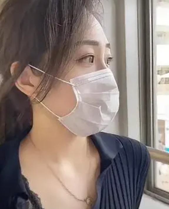二婚还带有儿子的是真的很难找对象啊！邻家有个女的才30岁，离异一年多，去年年底