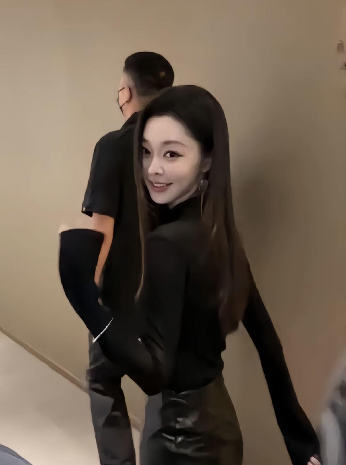 她好好看，好美，还言之有物[玫瑰][玫瑰]。到底那些黑子说她不好看的，还说她老的