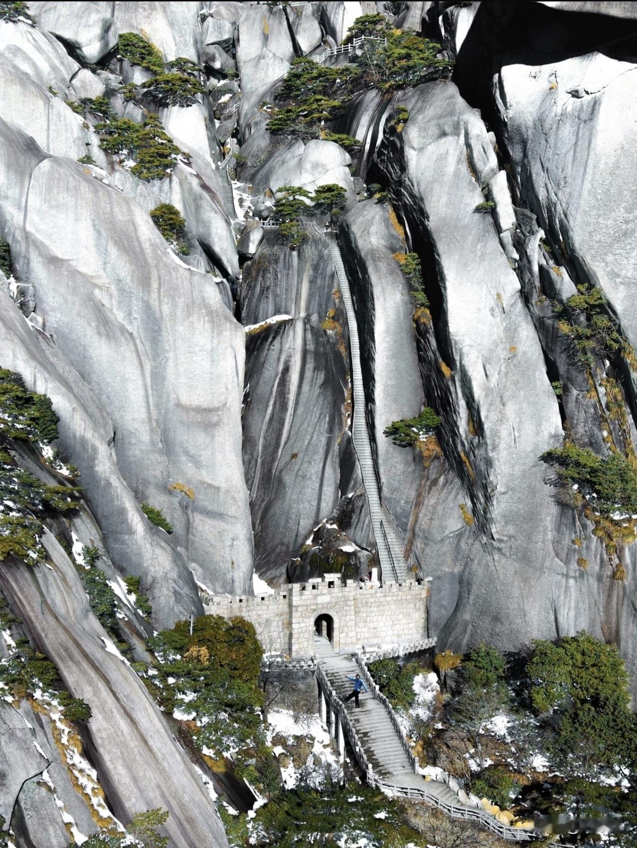 山石风景图片我实在找不出什么词来形容这座山带给我的感受，我只是知道自己心灵空虚的