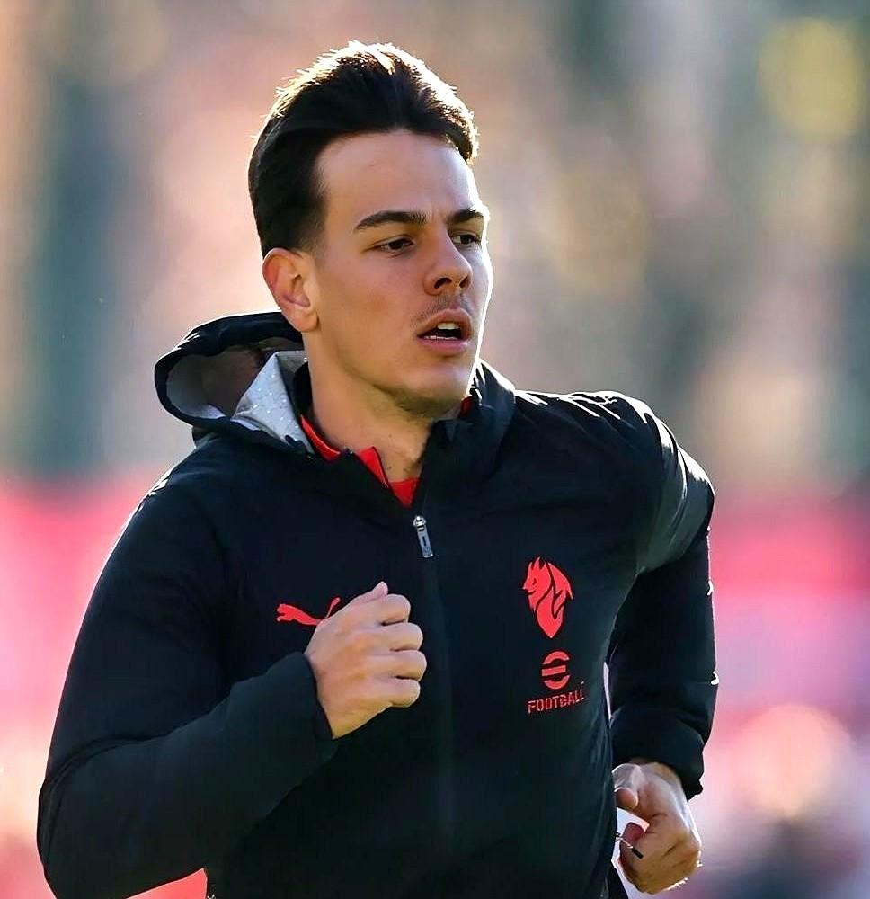 AC米兰输拉齐奥输得窝火，但贾沙里这脚传球直接把球迷看精神了！现在网上吵翻了