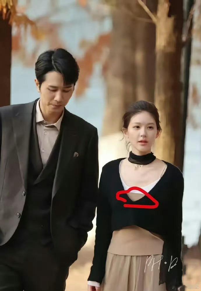 我一直以为衣服是镂空的，原来是叠穿，还是三层