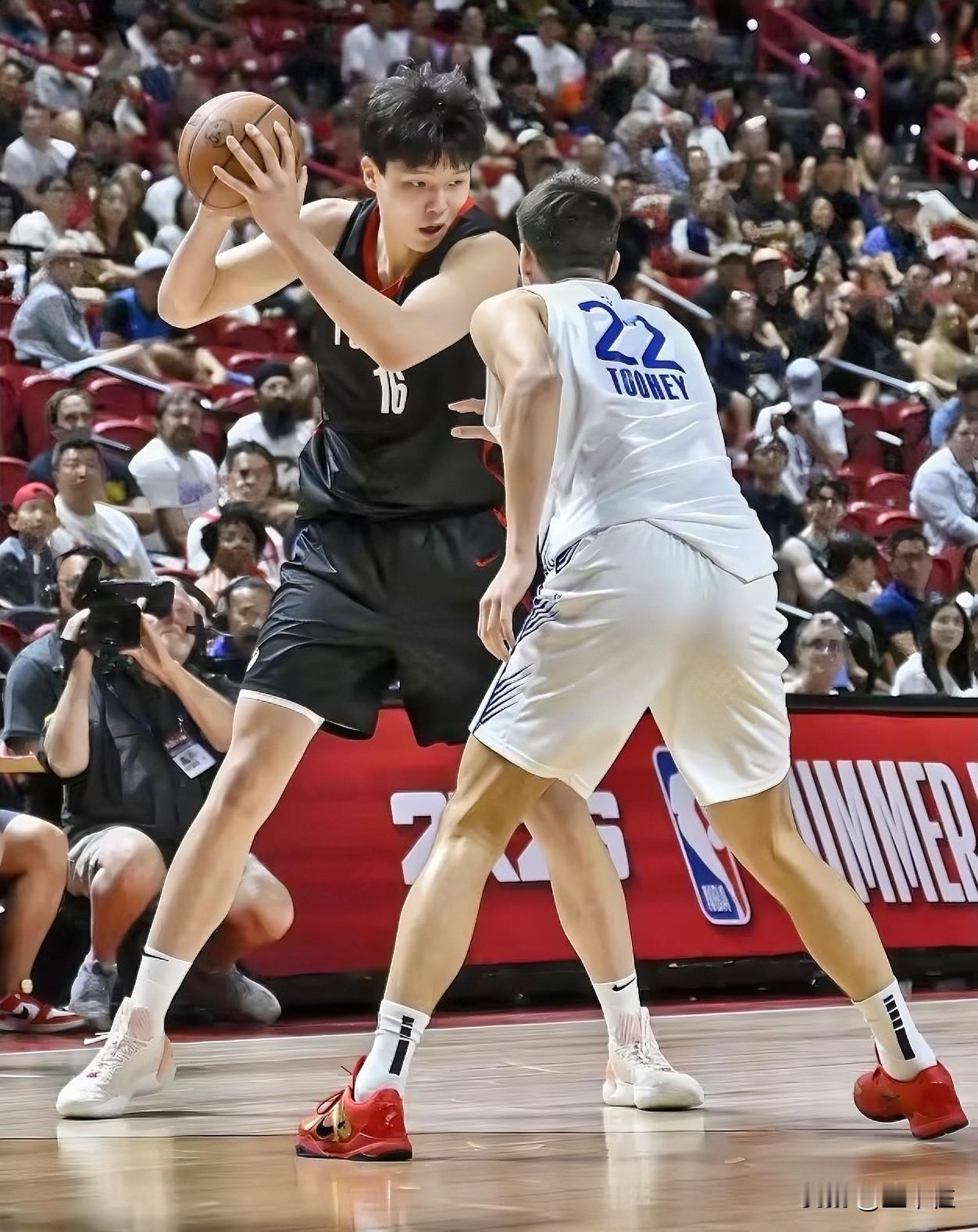 杨翰森首秀99分，扣一分怕骄傲！纸面上：五项基础数据填满，有三分且罚球相对稳